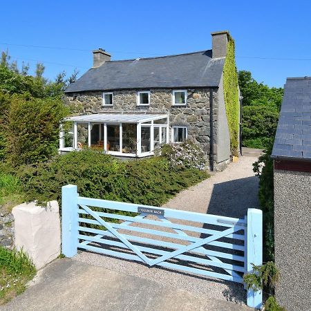 Ysgubor Bach Villa Абърдарън Екстериор снимка
