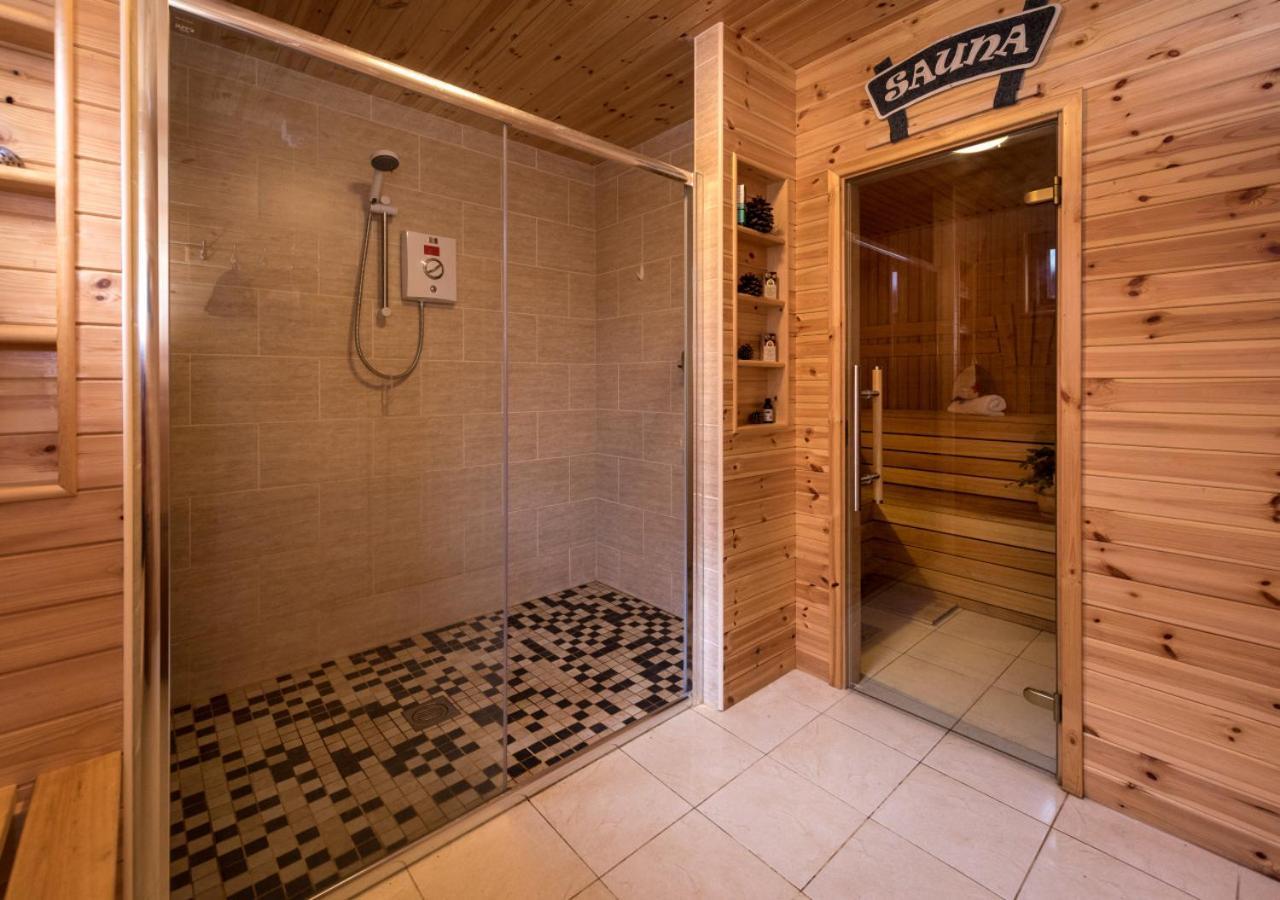 Ysgubor Bach Villa Абърдарън Екстериор снимка