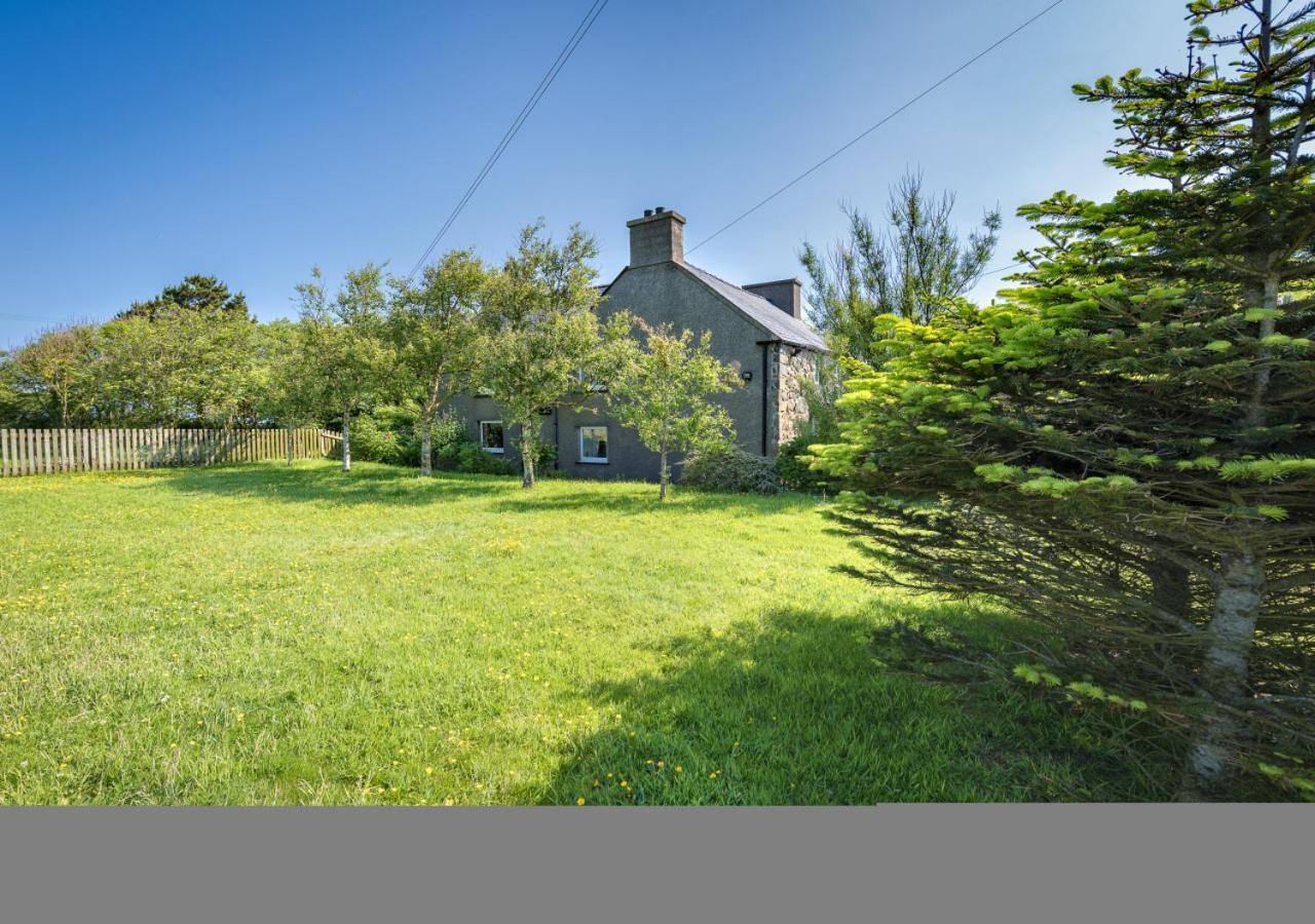 Ysgubor Bach Villa Абърдарън Екстериор снимка