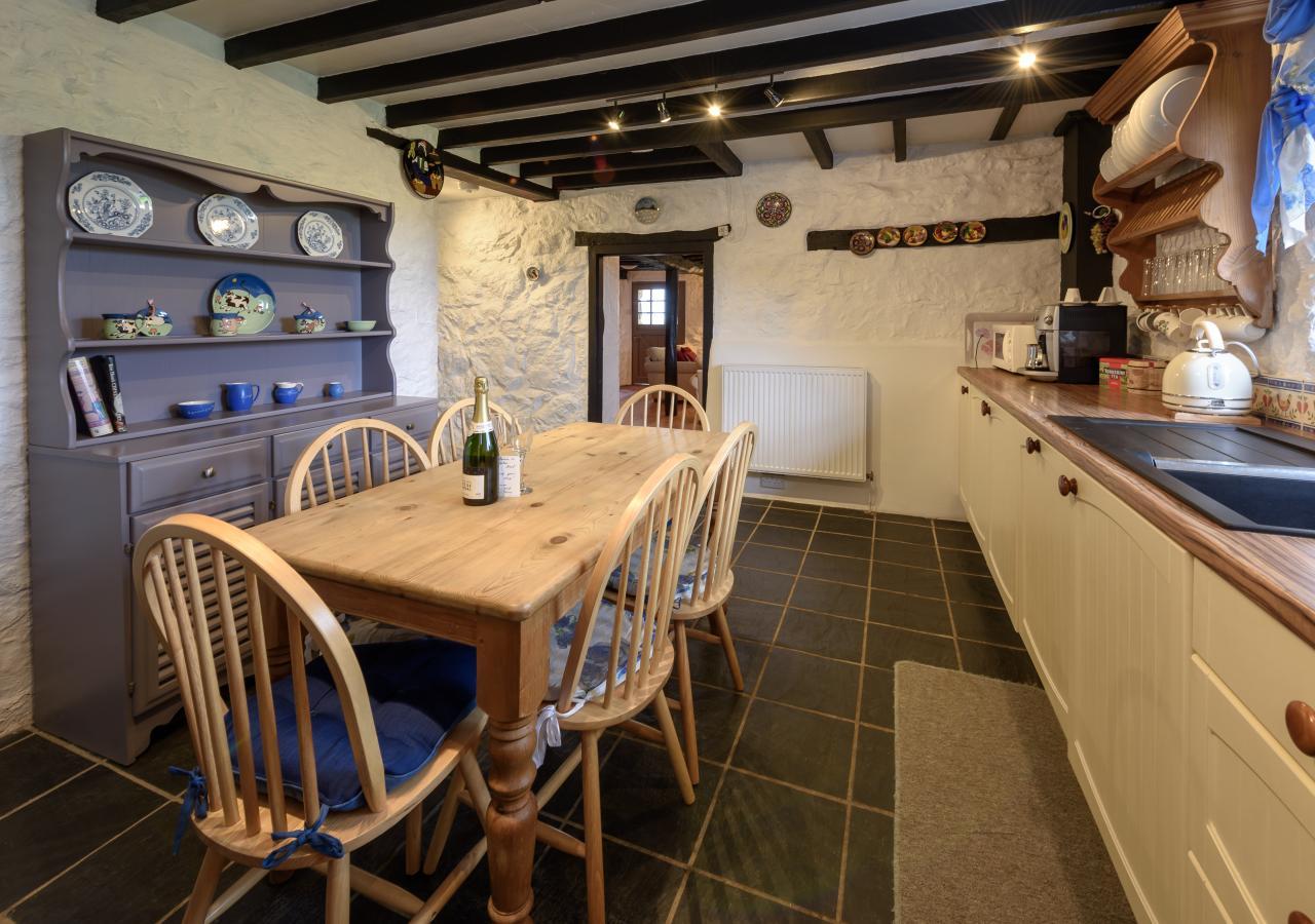 Ysgubor Bach Villa Абърдарън Екстериор снимка